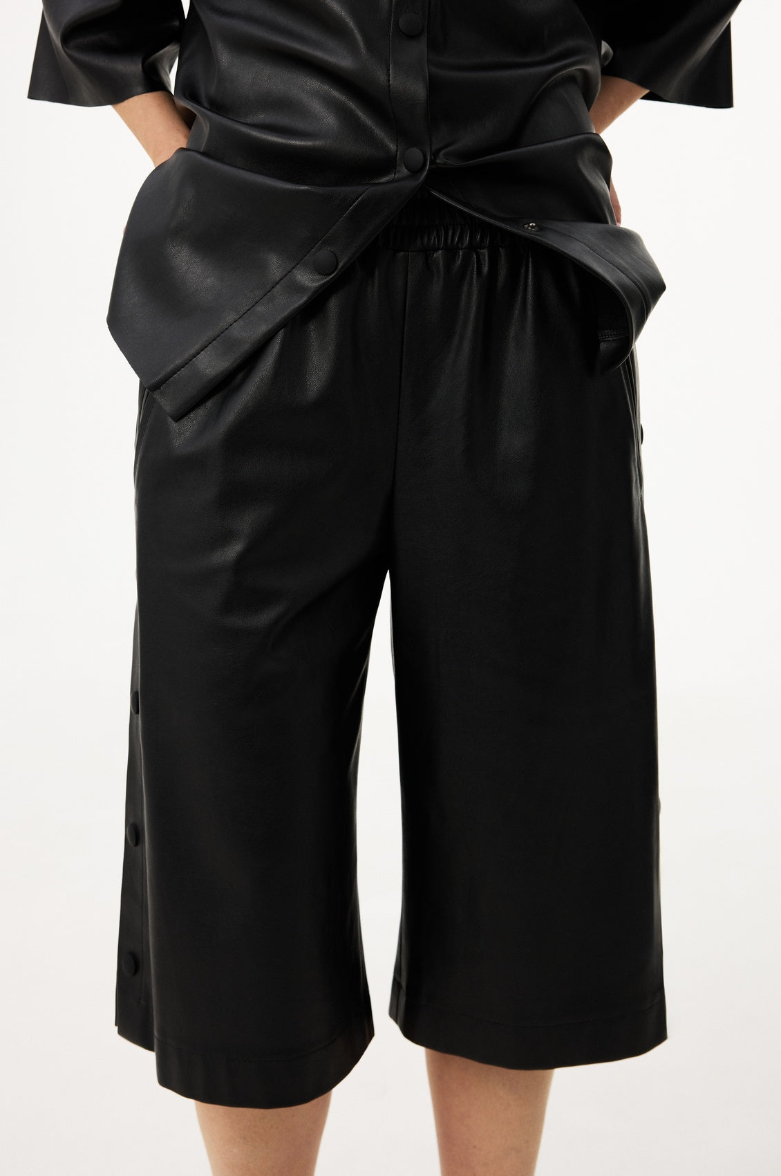 Faux leather bermudas